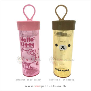 กระบอกน้ำพลาสติิก +หูหิ้ว+ตัวกรอง ลาย คิดตี้ และ คุมะ ขนาด 6 x 8 cm ความจุ 450 ml